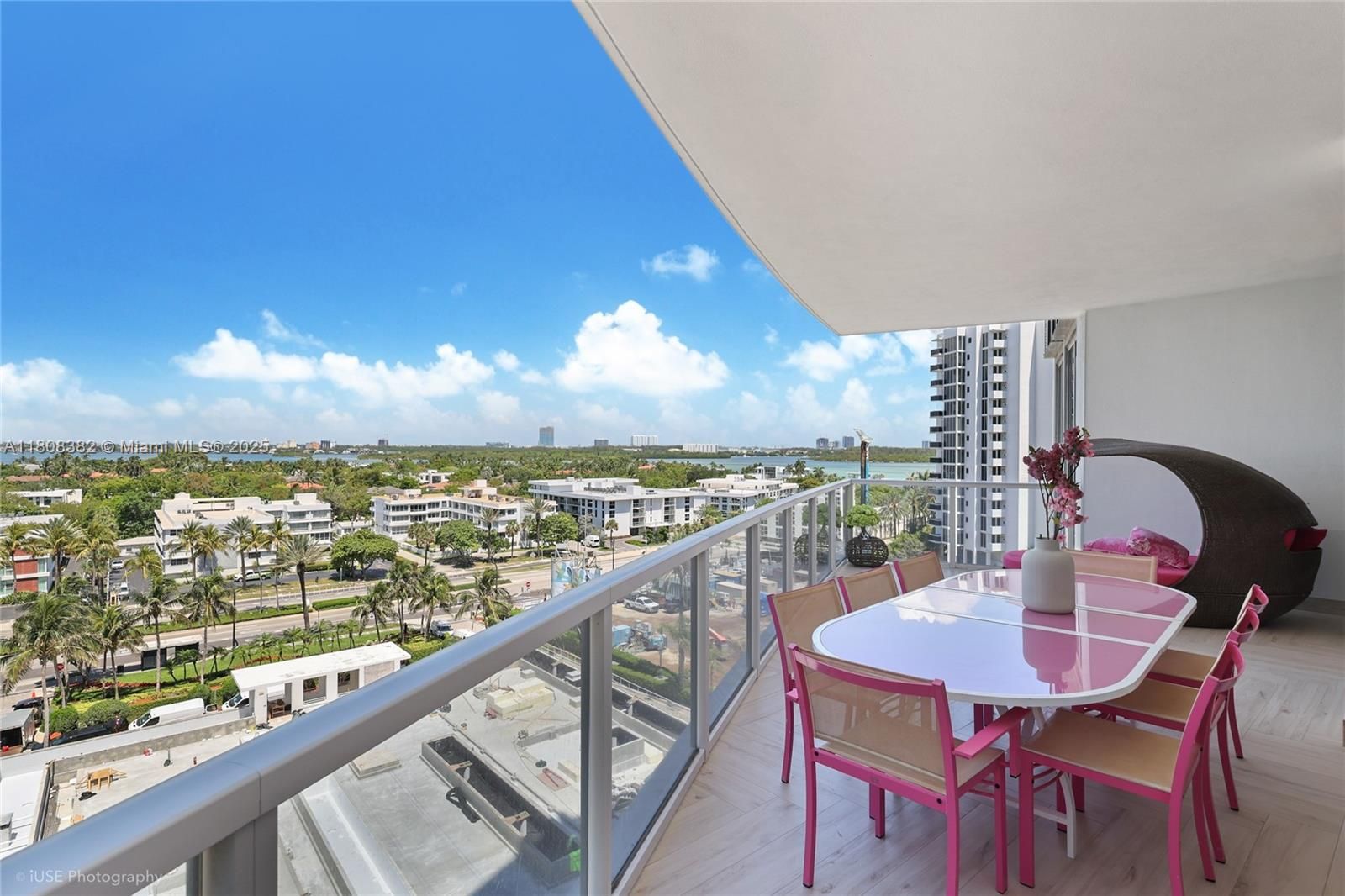 Large balcony with space for a table and sofas, enjoying the sunsets