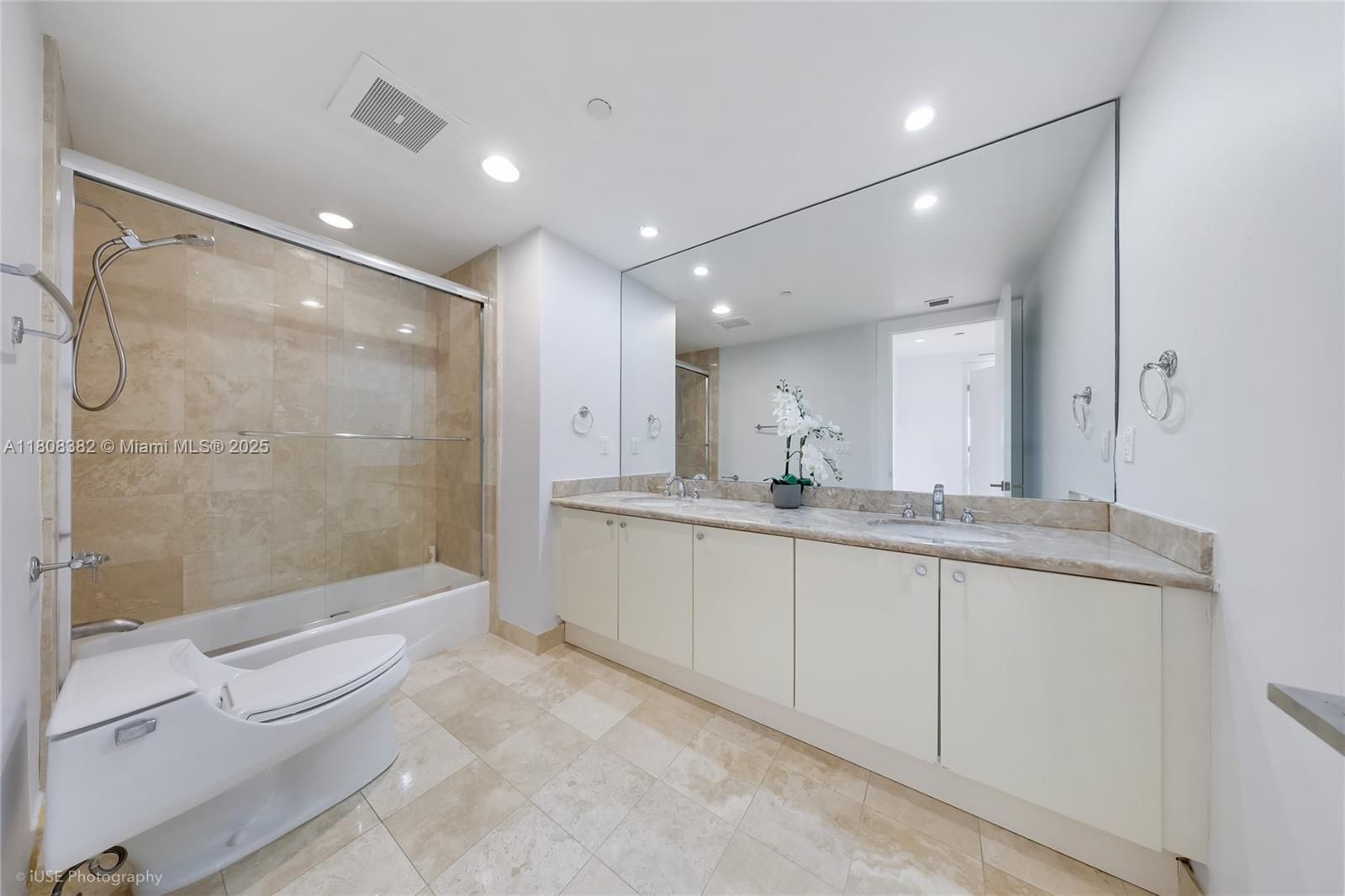 2nd Batroom